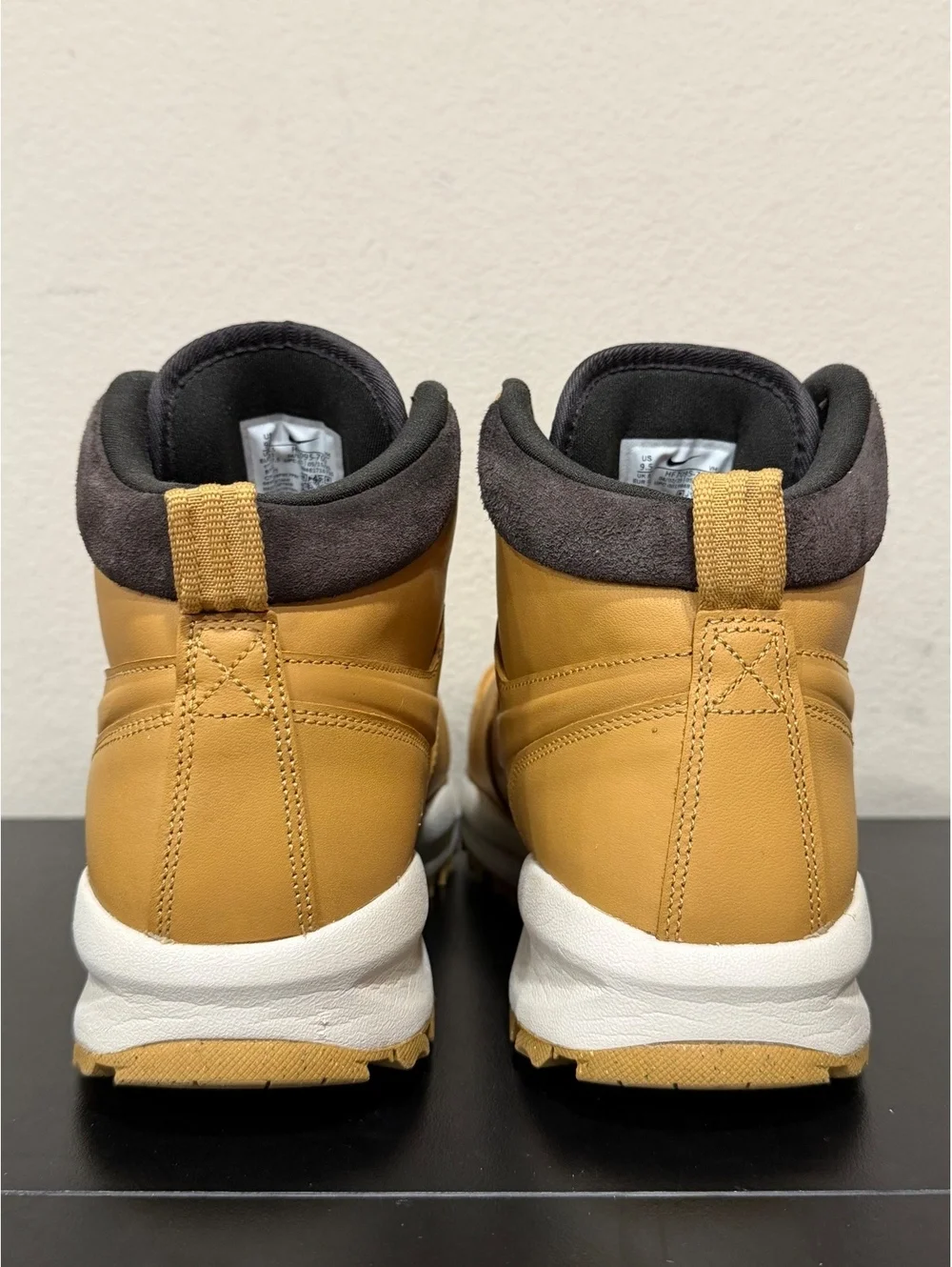 Size 9.5 - Nike Manoa Leather “Haystack”